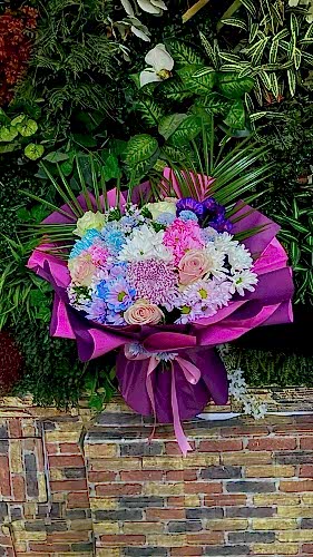 PEMBE MOR BEYAZ KIR BUKETİ